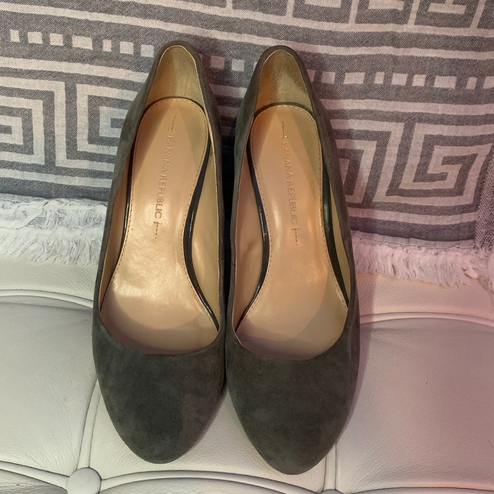 ‼️CLOSET CLEARANCE‼️BR Suede wedge shoes